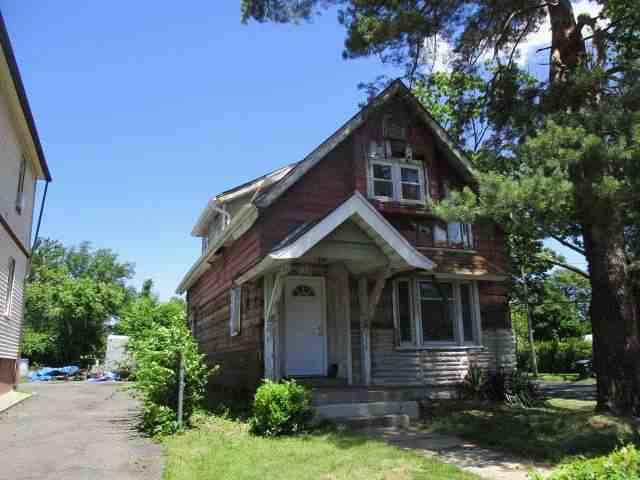 Plainfield, NJ - Plainfield Nj 323 Leland Front