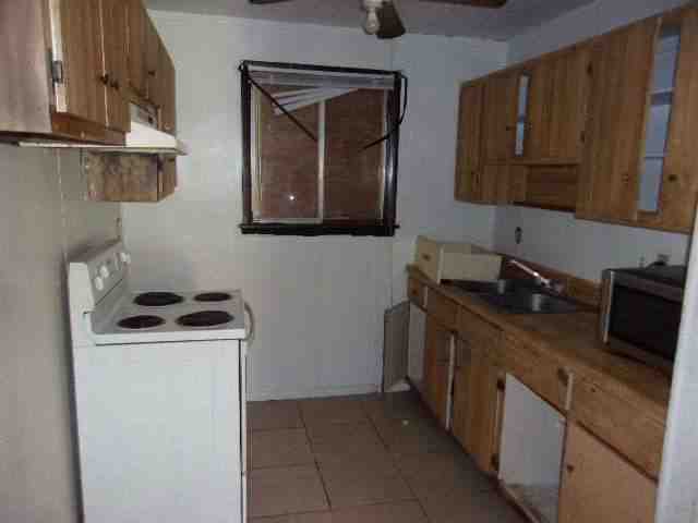 In Fort Meyers FL - Kitchen1