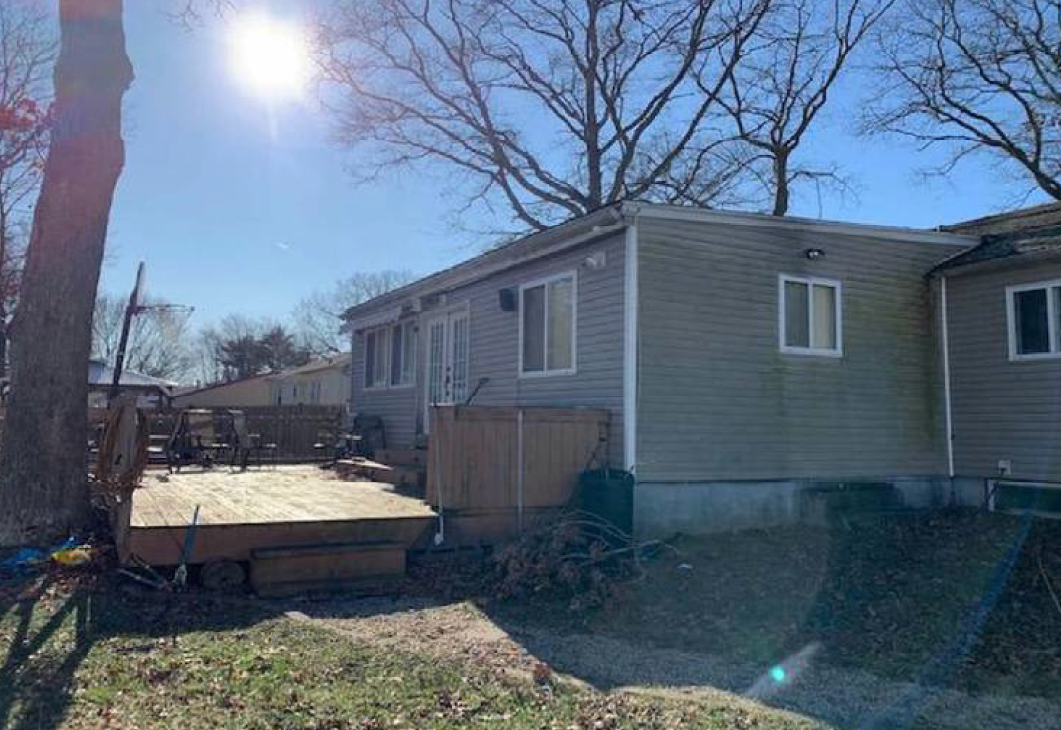 For  In Bayshore NY - Rear 16